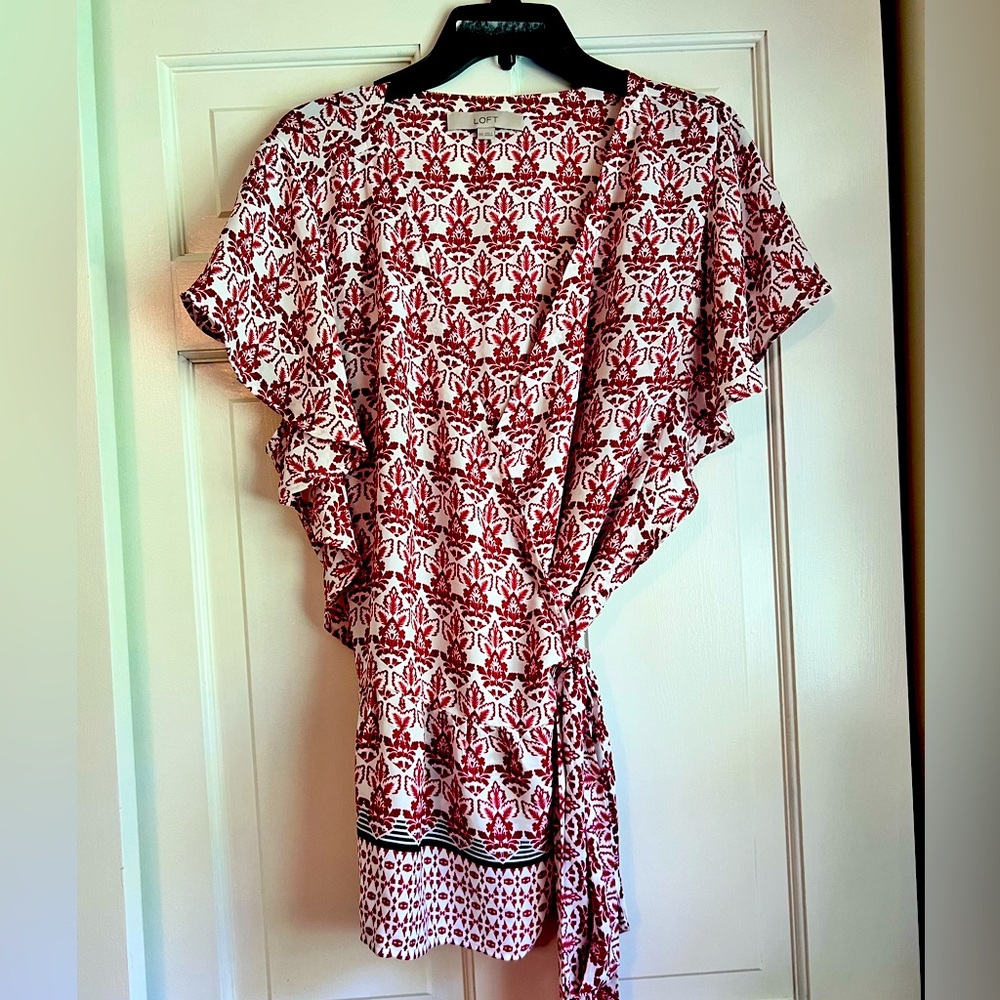 Loft Red/White Tie Front Blouse. Size XXL. Excellent condition. 100% Polyester.